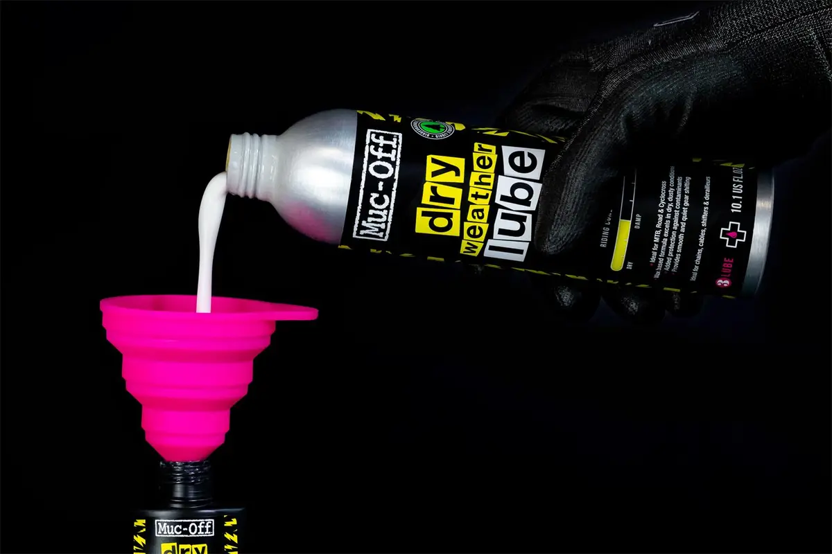 Muc-Off - Collapsible Silicone Funnels 2