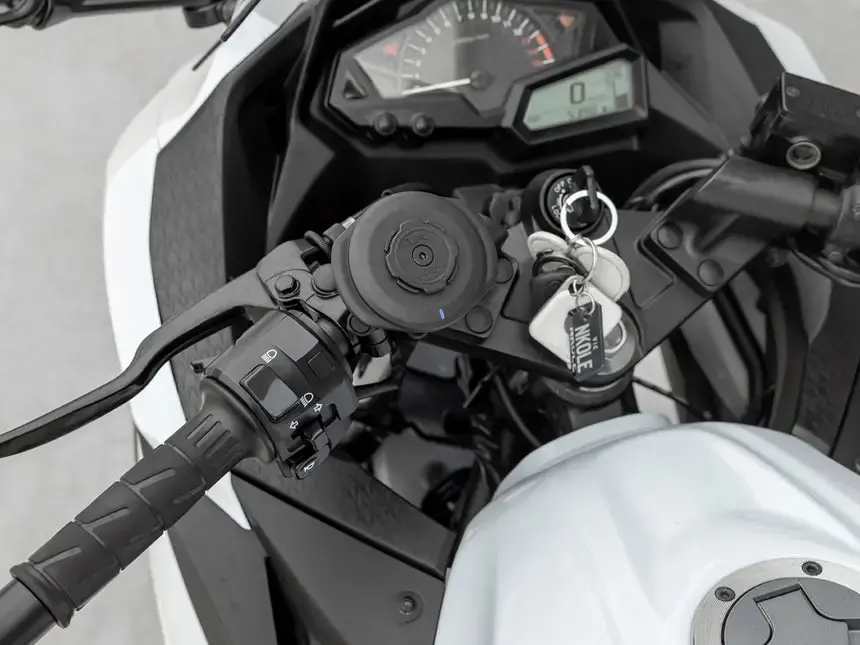 Quadlock Motorcycle Mount Accessories - Weatherproof Wireless Charing Head 2