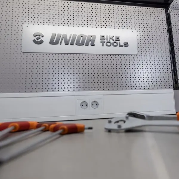 Unior Logo Panel 1