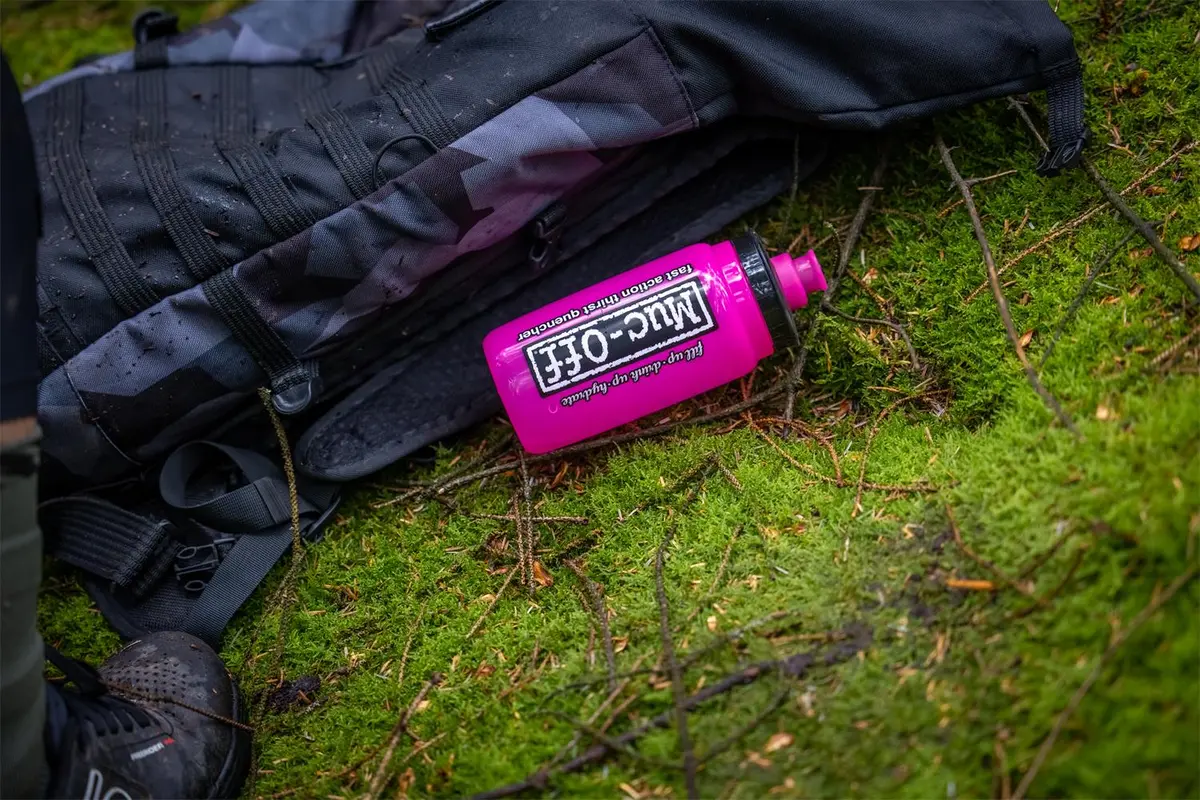 Muc-Off - Pink Custom Fly Water Bottle 550Ml 2